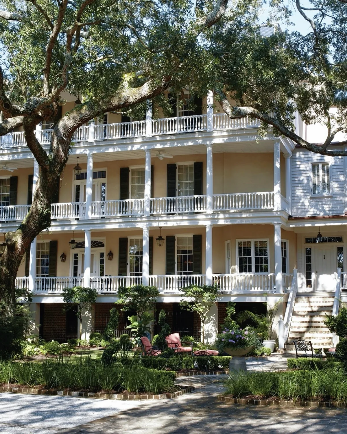 White Charleston double piazza with black shutters