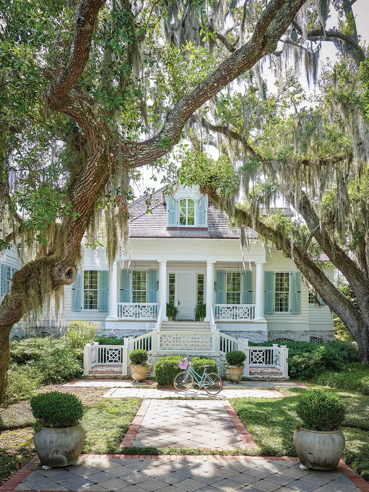 Southern charm home exterior with Spanish moss