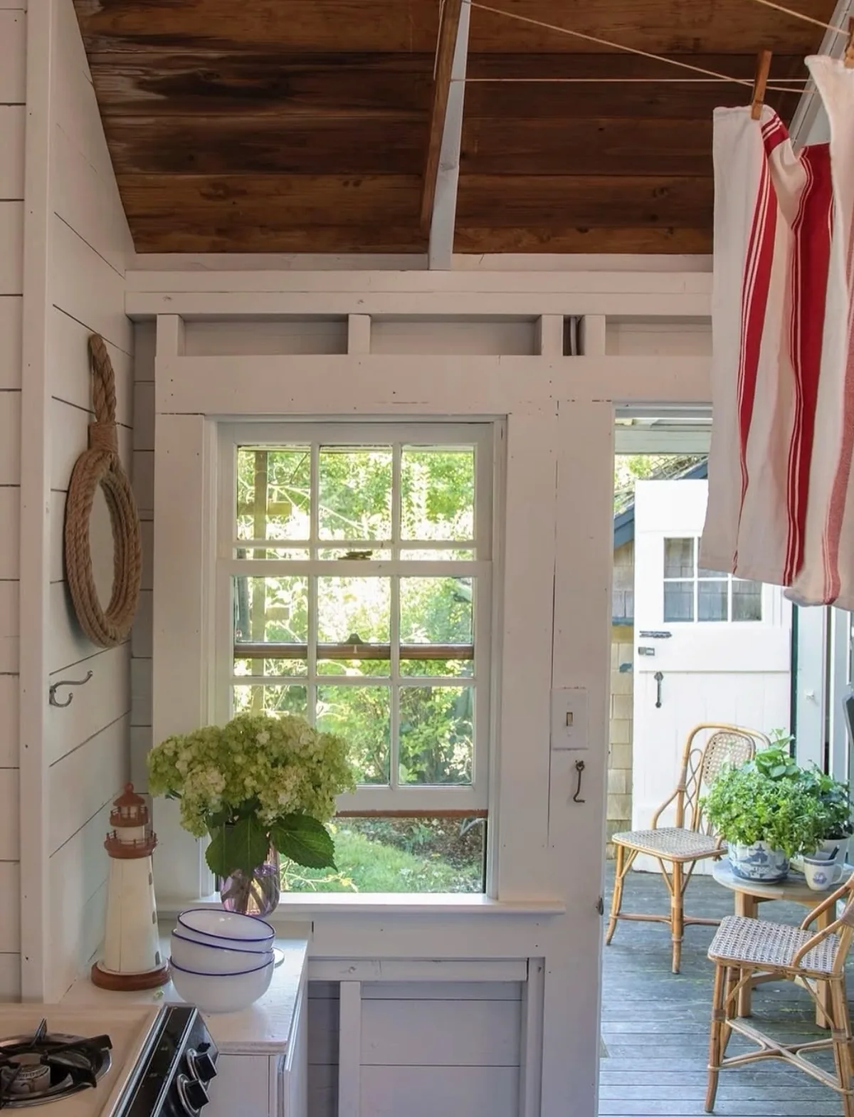 White shiplap cottage kitchen decor