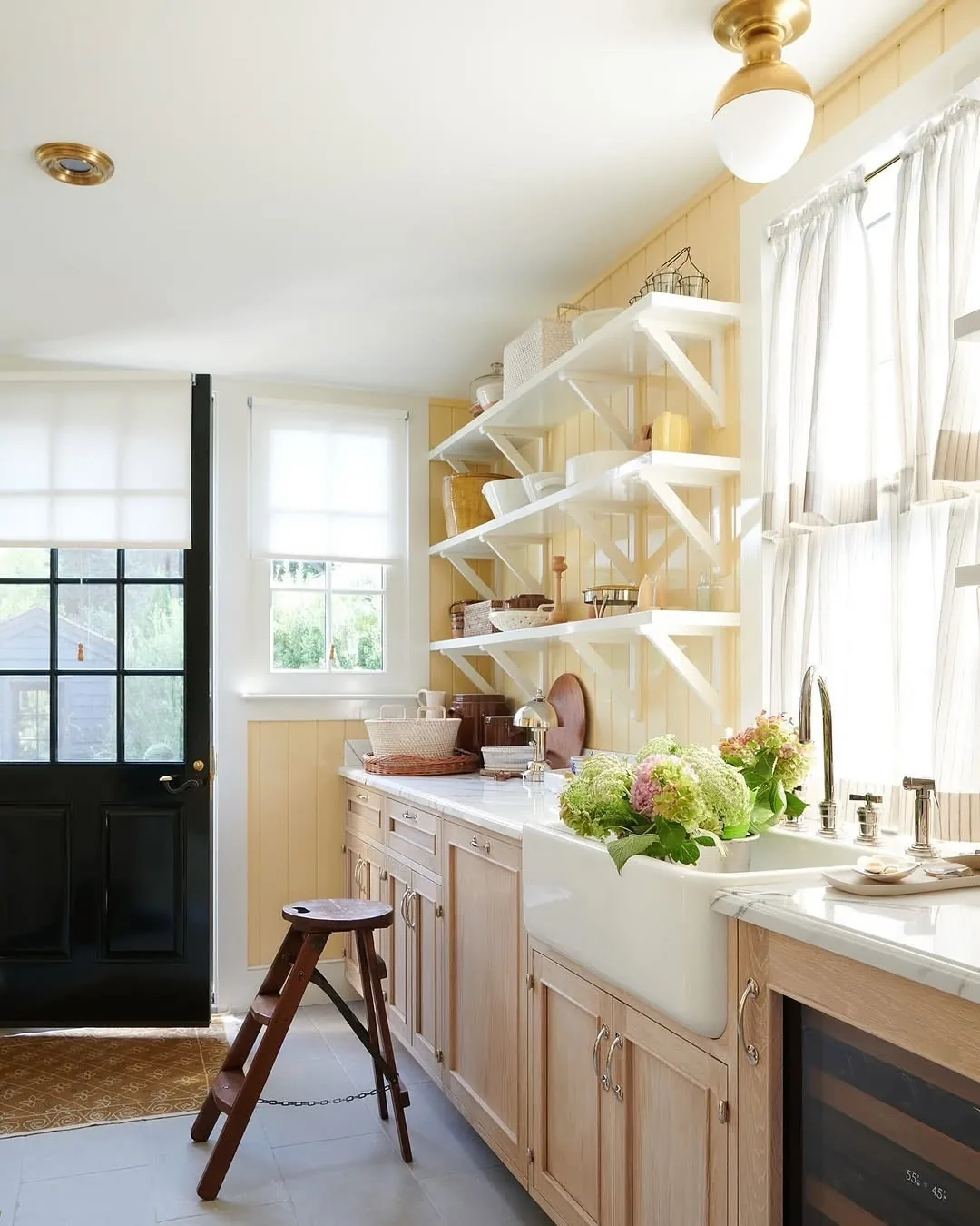 Light wood farmhouse kitchen design