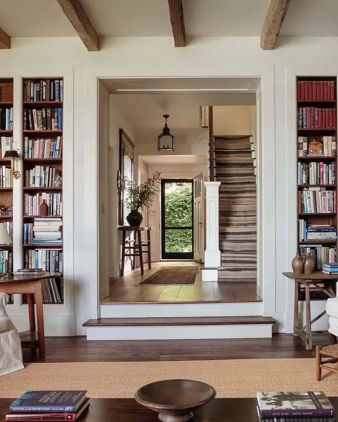 Tall living room with varied built-in bookshelf heights around seating